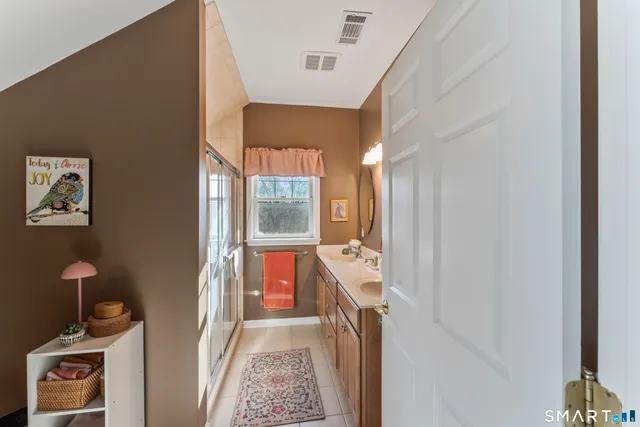 $449,900 | 460 Heritage Road, Unit 302, Southbury, CT 06488