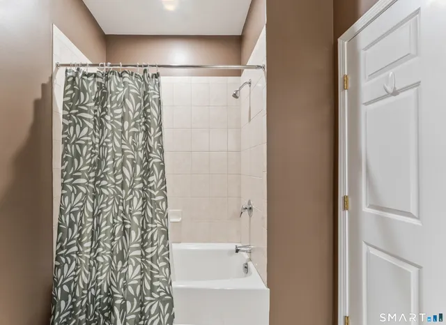 $449,900 | 460 Heritage Road, Unit 302, Southbury, CT 06488