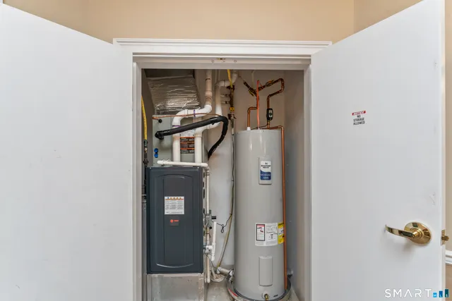 $449,900 | 460 Heritage Road, Unit 302, Southbury, CT 06488