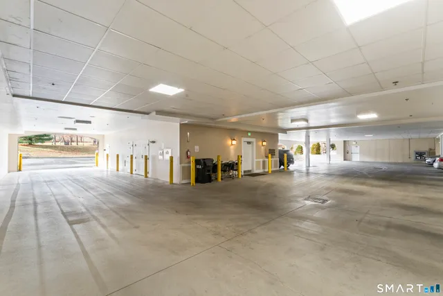 $449,900 | 460 Heritage Road, Unit 302, Southbury, CT 06488