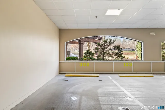 $449,900 | 460 Heritage Road, Unit 302, Southbury, CT 06488