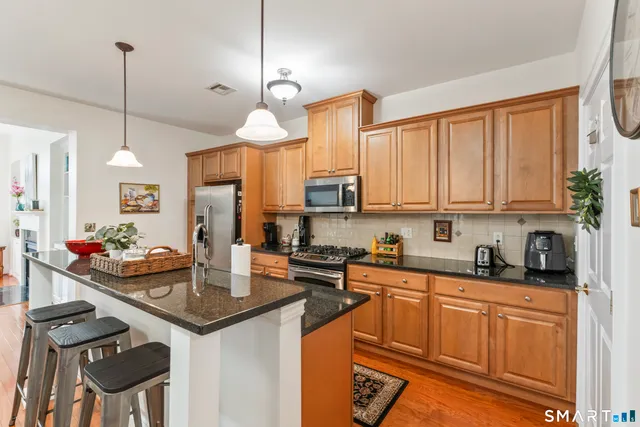 $449,900 | 460 Heritage Road, Unit 302, Southbury, CT 06488