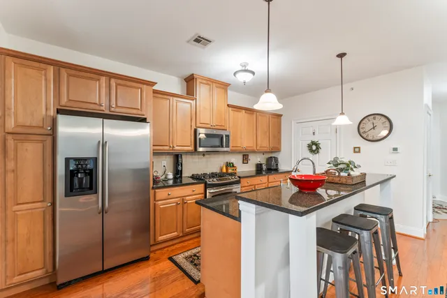 $449,900 | 460 Heritage Road, Unit 302, Southbury, CT 06488