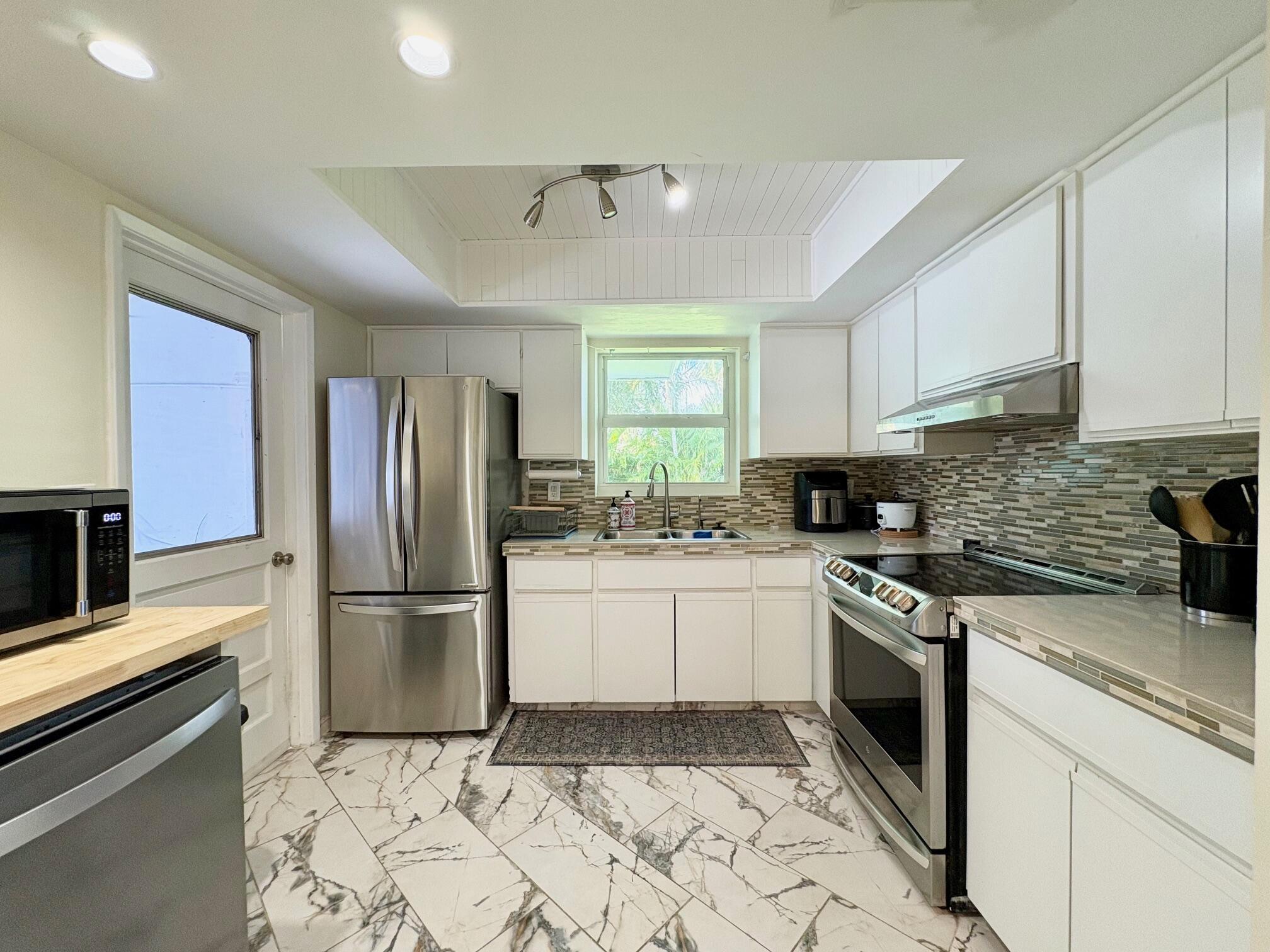 999 Southeast 6th Terrace Pompano Beach, FL 33060 - Photo 11 of 25 a kitchen with a stove refrigerator and microwave