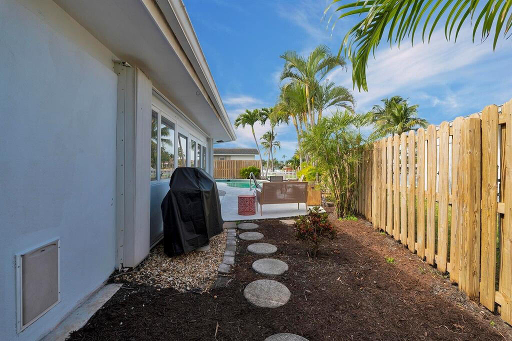 999 Southeast 6th Terrace Pompano Beach, FL 33060 - Photo 22 of 25 a living room with furniture and a potted plant