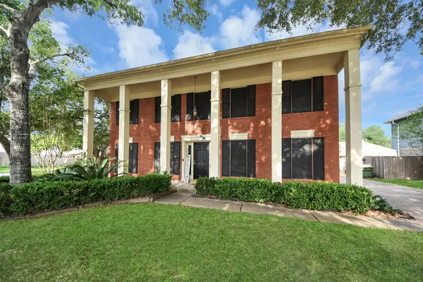 $320,000 | 3925 Spring Crest Court, Pearland, TX 77584