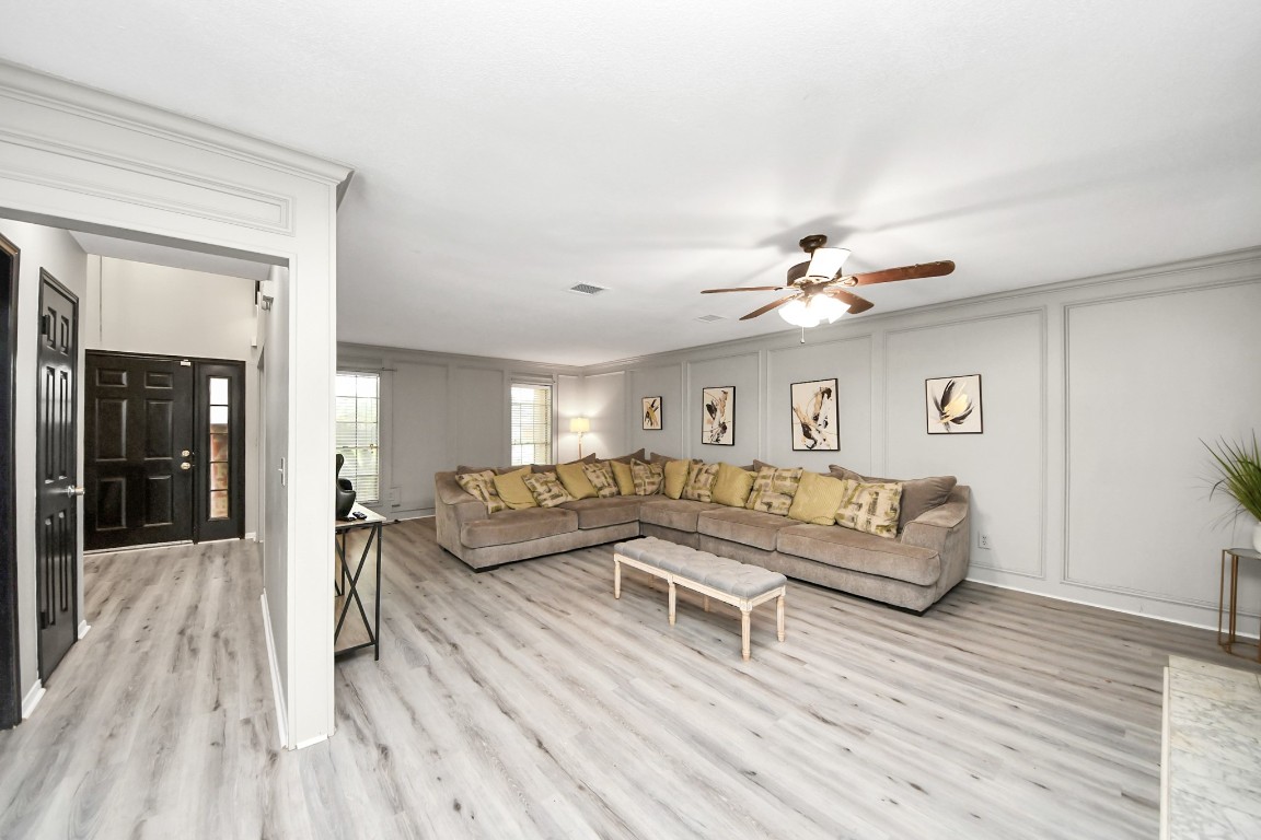 3925 Spring Crest Court Pearland, TX 77584 - Photo 4 of 39