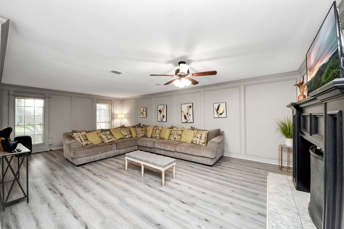 3925 Spring Crest Court Pearland, TX 77584 - Photo 5 of 39