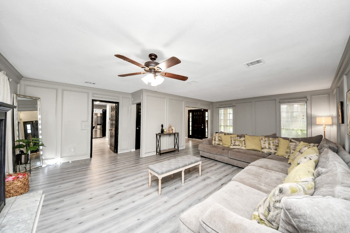 3925 Spring Crest Court Pearland, TX 77584 - Photo 6 of 39
