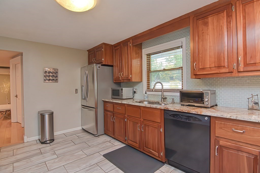 9 Pequot Road Peabody, MA 01960 - Photo 9 of 27 Gallery Image 9