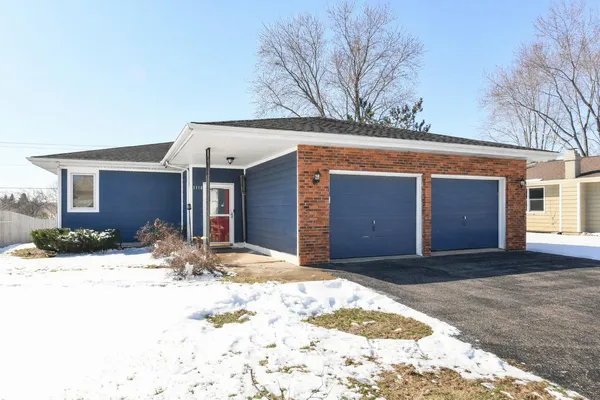 $299,900 | 1118 Cottonwood Street, Delavan, WI 53115