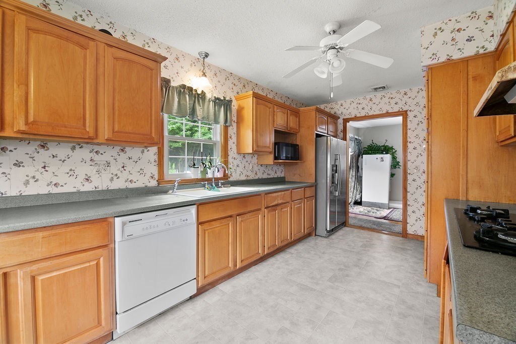 133 Monastery Avenue West Springfield, MA 01089 - Photo 11 of 22 Gallery Image 11