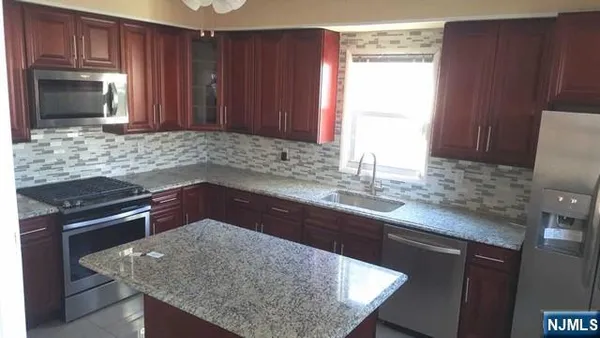 $3,400 | 24 Hackett Place, Unit 2, Rutherford, NJ 07070