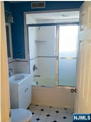 $3,400 | 24 Hackett Place, Unit 2, Rutherford, NJ 07070