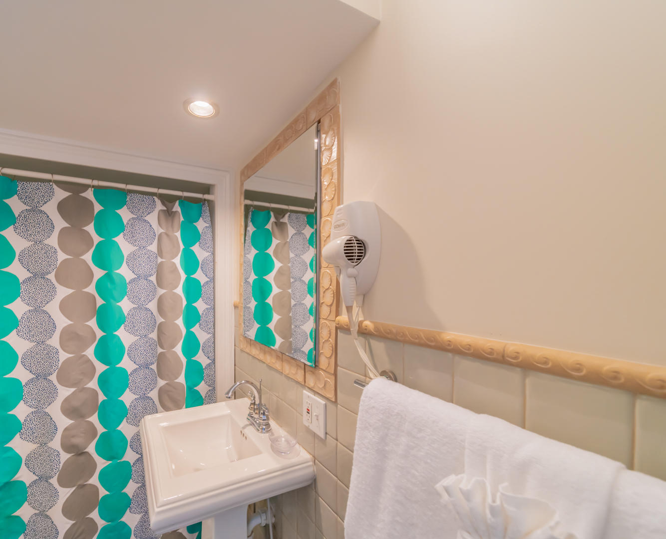 260 South Wall Street Inlet Beach, FL 32461 - Photo 32 of 59 a bathroom with a bathtub and a sink