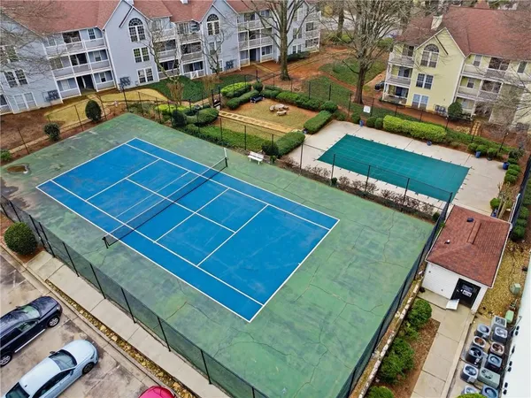 an aerial view of a tennis ground
