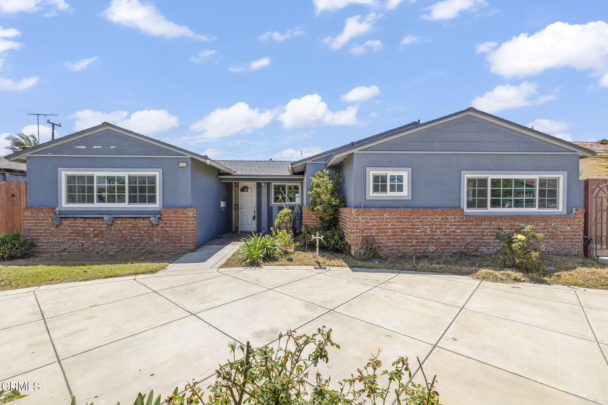 1306 West Hemlock Street Oxnard, CA 93033 - Photo 1 of 21 1-web-or-mls-UpmarketMedia-1306WHem-103A