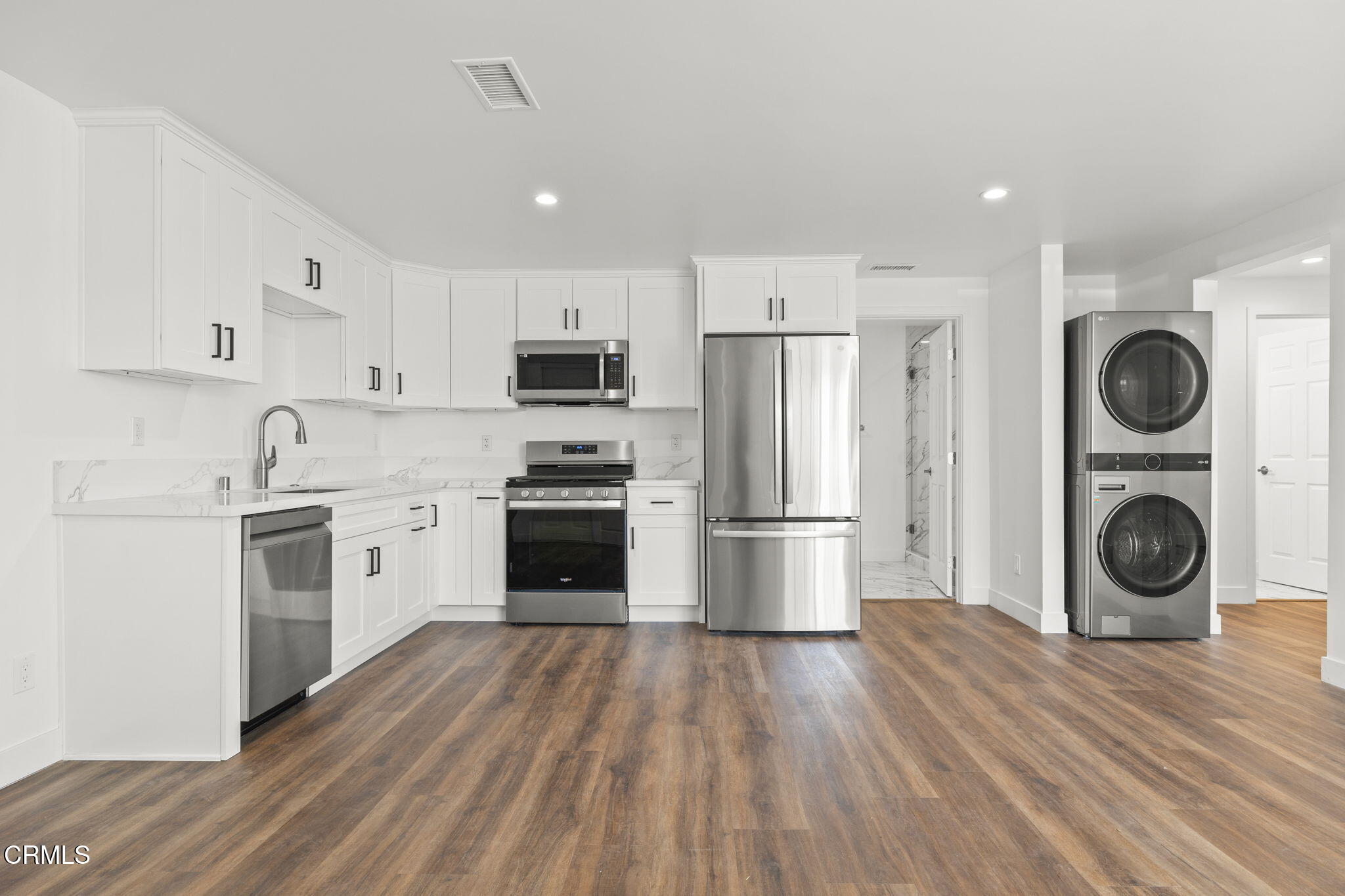 1306 West Hemlock Street Oxnard, CA 93033 - Photo 13 of 21 6-web-or-mls-UpmarketMedia-1306WHem-42