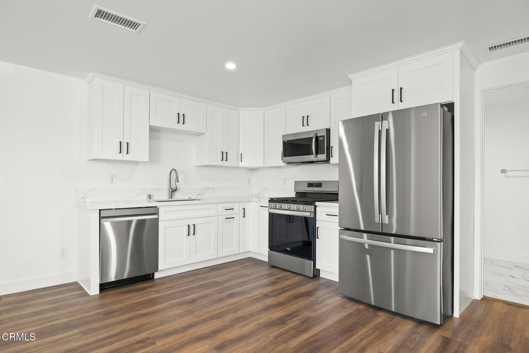 1306 West Hemlock Street Oxnard, CA 93033 - Photo 14 of 21 8-web-or-mls-UpmarketMedia-1306WHem-60