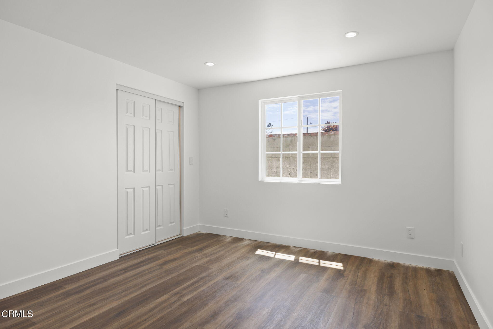 1306 West Hemlock Street Oxnard, CA 93033 - Photo 15 of 21 10-web-or-mls-UpmarketMedia-1306WHem-143