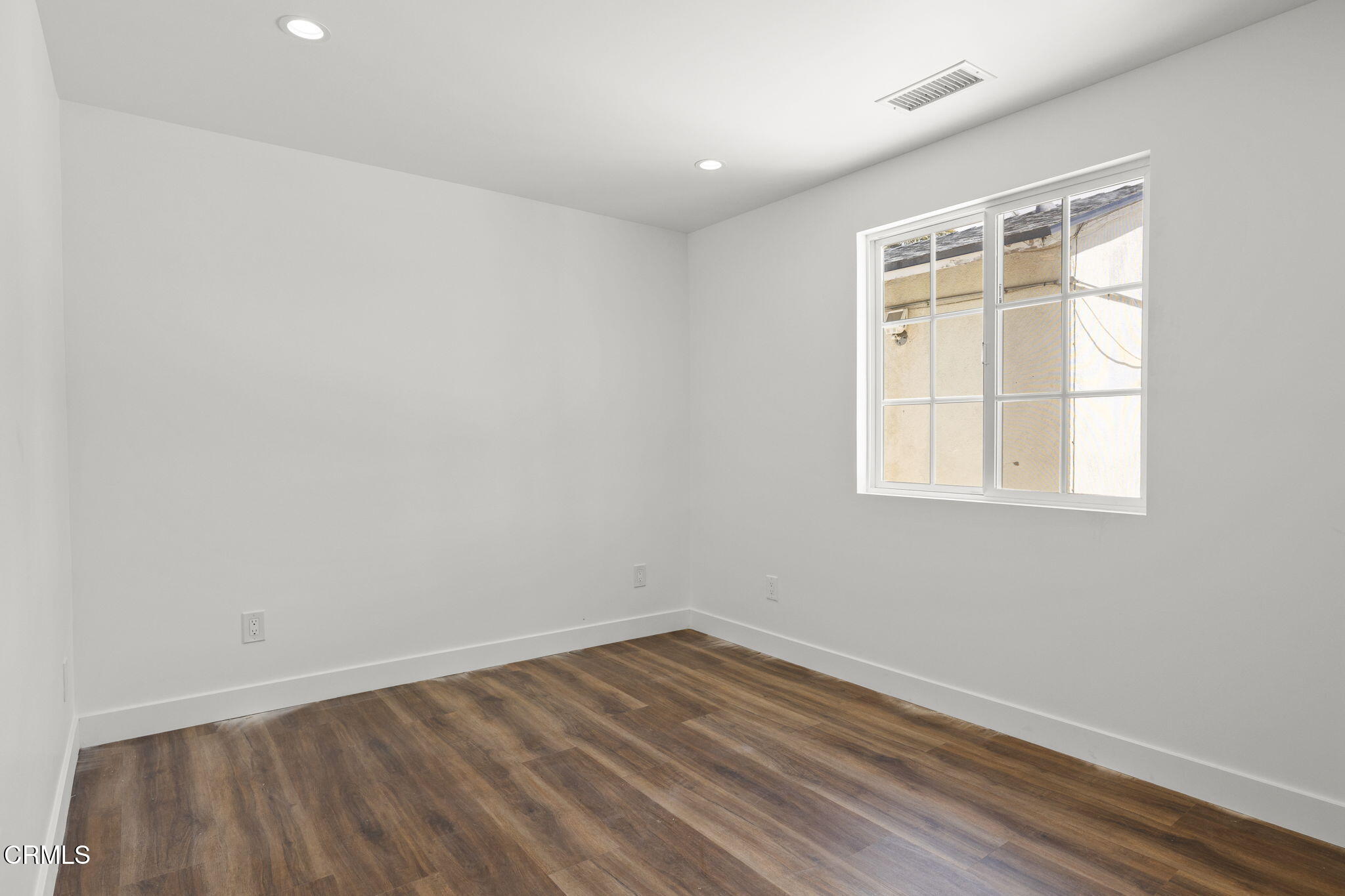 1306 West Hemlock Street Oxnard, CA 93033 - Photo 16 of 21 12-web-or-mls-UpmarketMedia-1306WHem-81