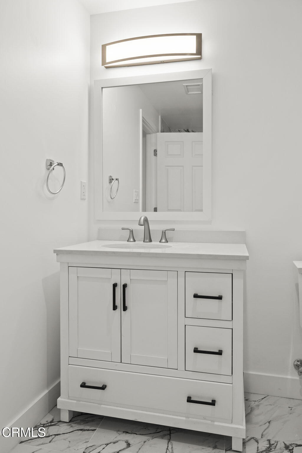 1306 West Hemlock Street Oxnard, CA 93033 - Photo 18 of 21 15-web-or-mls-UpmarketMedia-1306WHem-52