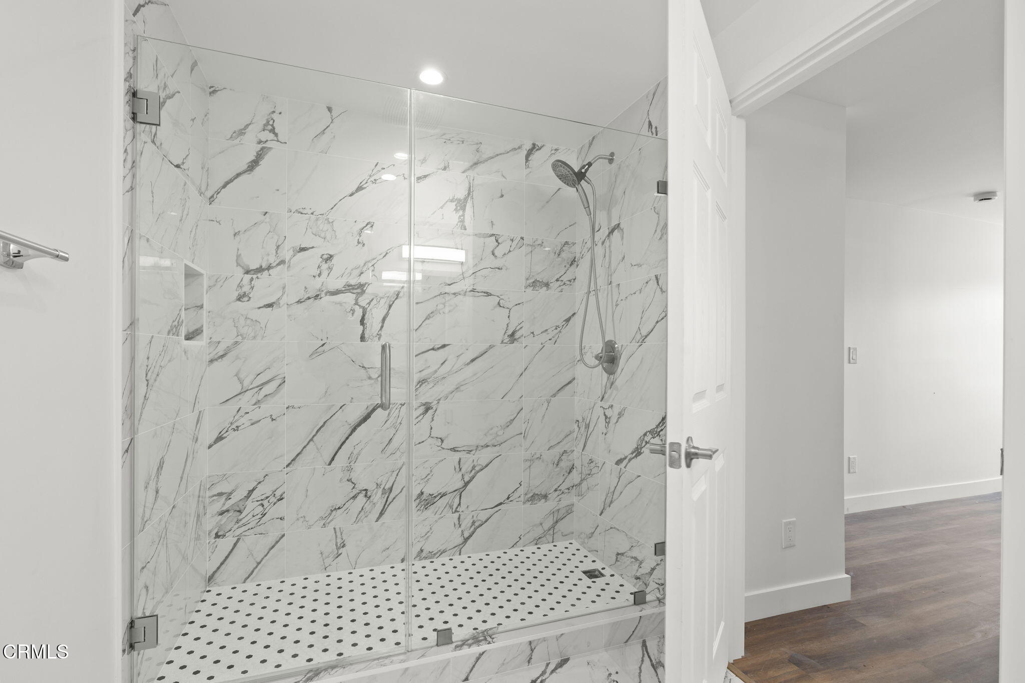 1306 West Hemlock Street Oxnard, CA 93033 - Photo 19 of 21 16-web-or-mls-UpmarketMedia-1306WHem-35