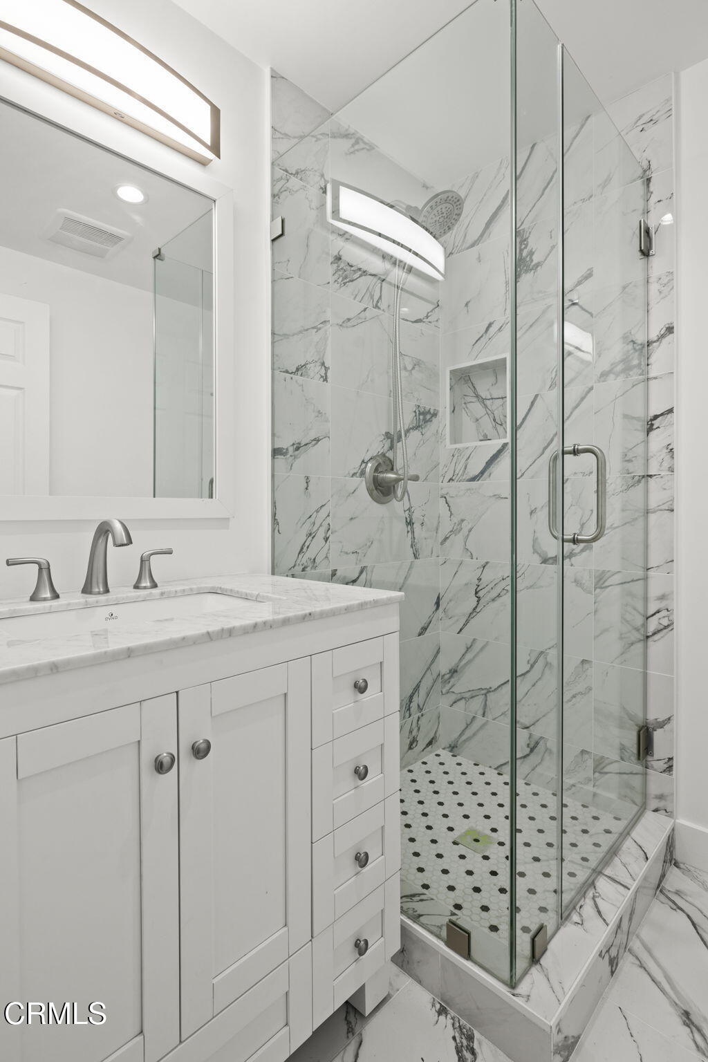 1306 West Hemlock Street Oxnard, CA 93033 - Photo 20 of 21 20-web-or-mls-UpmarketMedia-1306WHem-3