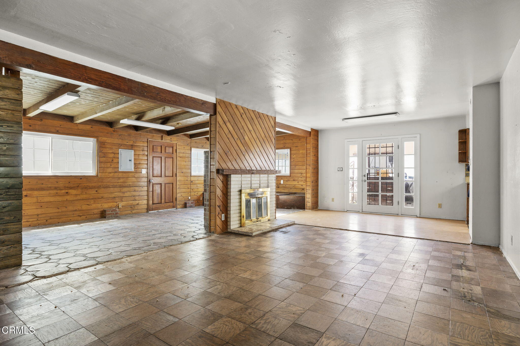 1306 West Hemlock Street Oxnard, CA 93033 - Photo 2 of 21 21-web-or-mls-UpmarketMedia-1306WHem-2