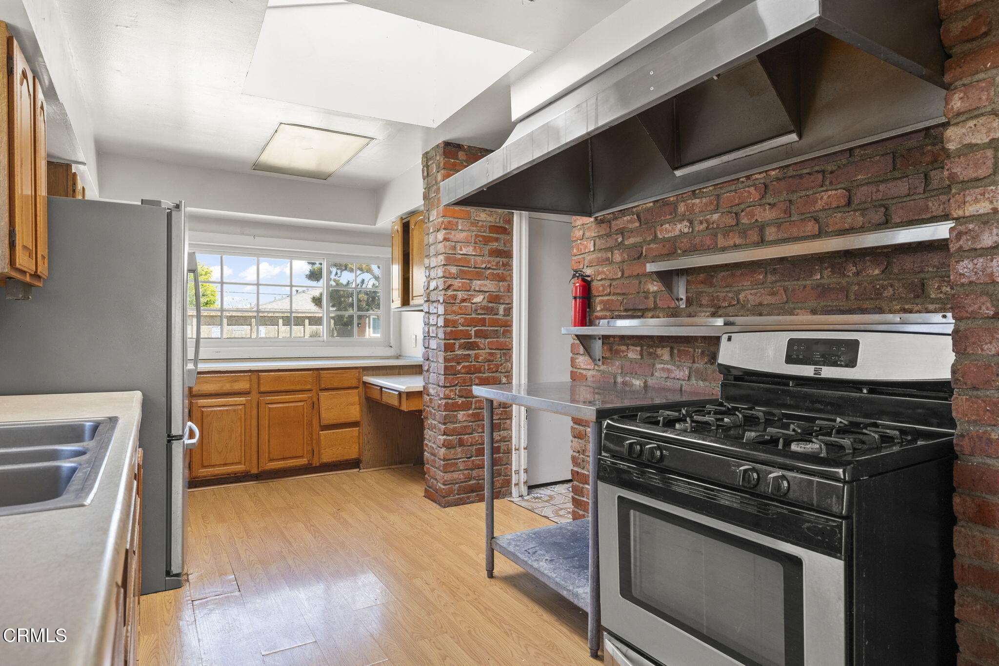 1306 West Hemlock Street Oxnard, CA 93033 - Photo 5 of 21 30-web-or-mls-UpmarketMedia-1306WHem-61