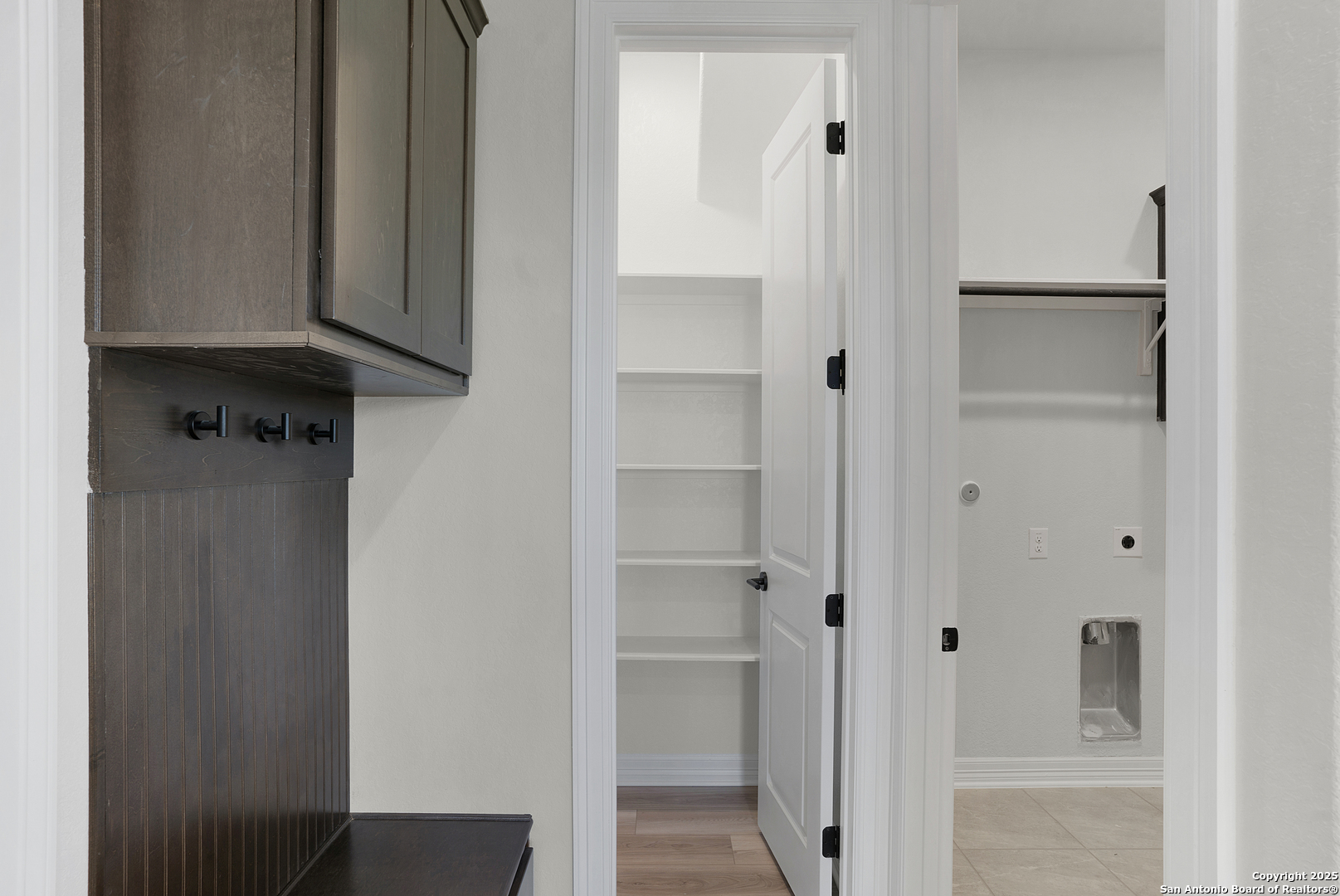 972 Nolte Bend Seguin, TX 78155 - Photo 27 of 65 a view of cabinets