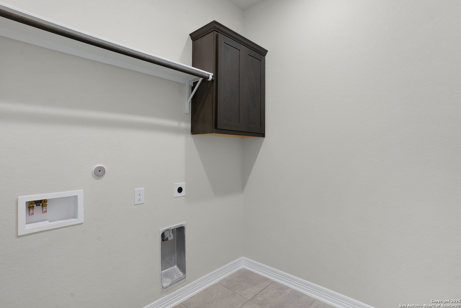 972 Nolte Bend Seguin, TX 78155 - Photo 28 of 65 a view of walk in closet