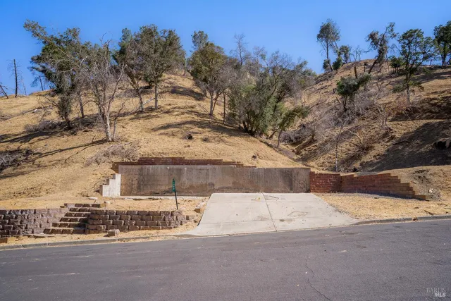 a view of a pathway of a building