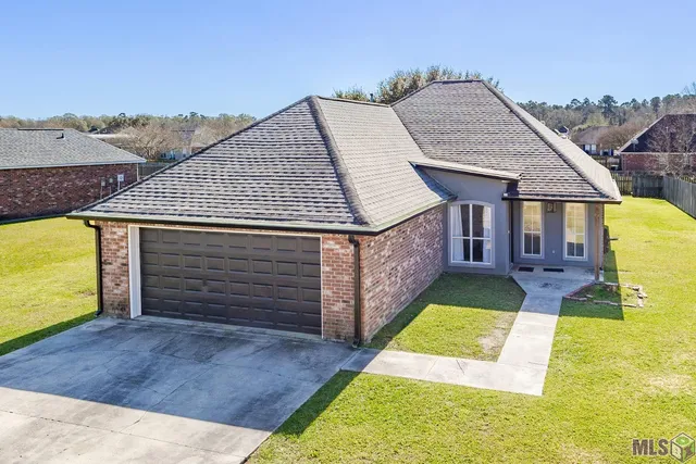 $231,000 | 9956 Chapel Hill Drive, Denham Springs, LA 70706