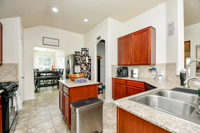 $2,300 | 15462 Signal Ridge Way, Cypress, TX 77429