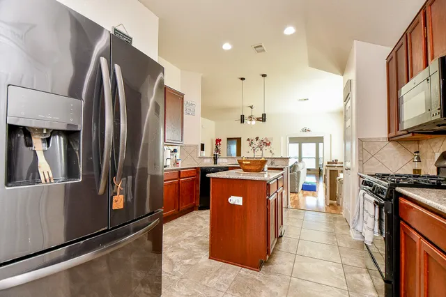 $2,300 | 15462 Signal Ridge Way, Cypress, TX 77429