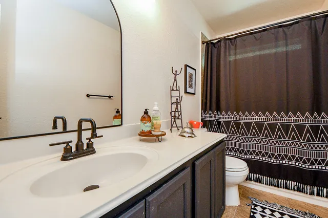 $2,300 | 15462 Signal Ridge Way, Cypress, TX 77429