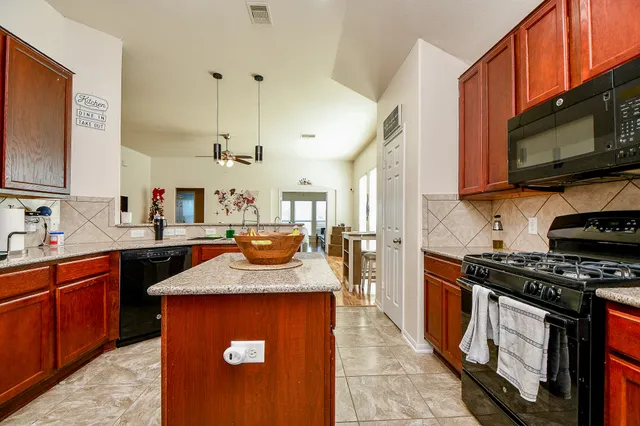 $2,300 | 15462 Signal Ridge Way, Cypress, TX 77429