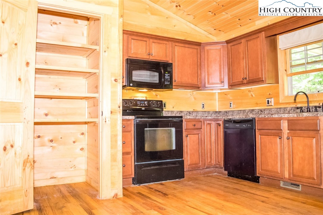 756 Deck Hill Road Boone, NC 28607 - Photo 6 of 29