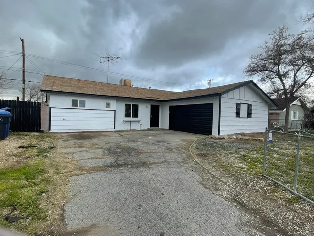 a view of a house with a backyard