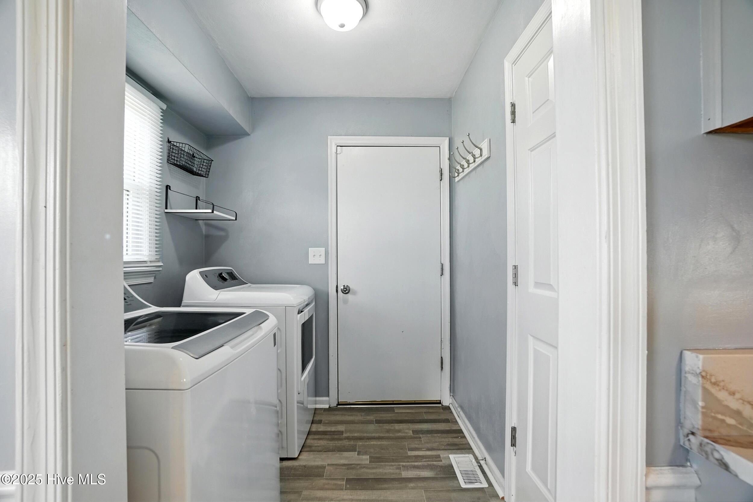 251 Puddin Ridge Road Moyock, NC 27958 - Photo 24 of 32 Laundry room
