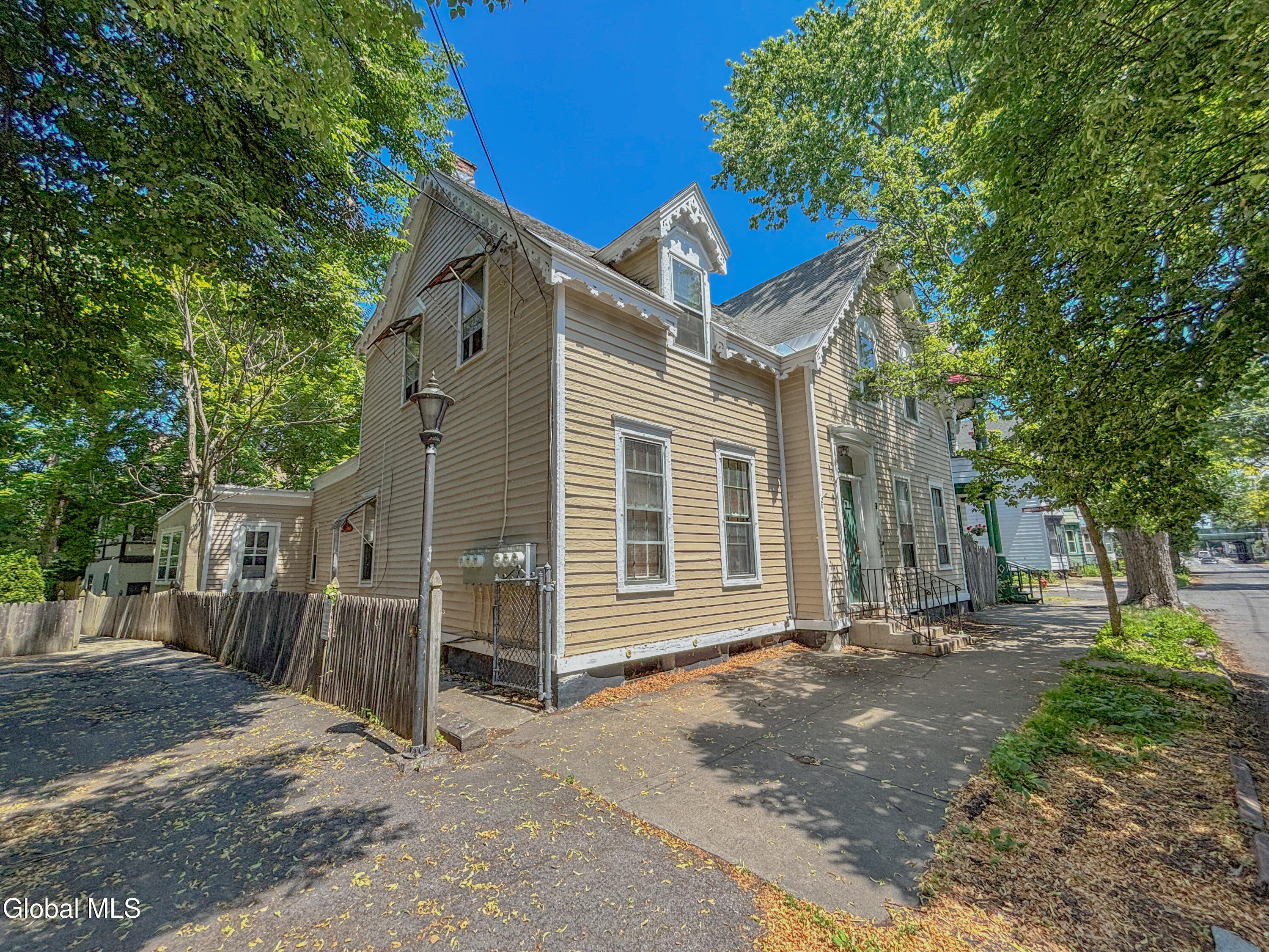 145 Front Street Schenectady, NY 12305 - Photo 3 of 33 IMG_9240
