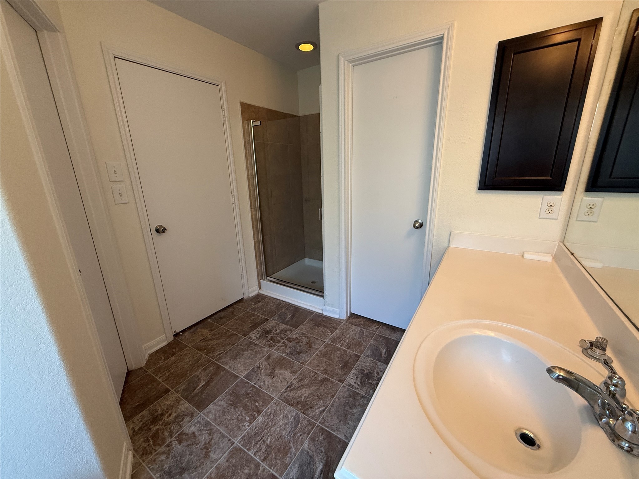 3306 View Valley Trail Katy, TX 77493 - Photo 12 of 19 a bathroom with a sink and a tub
