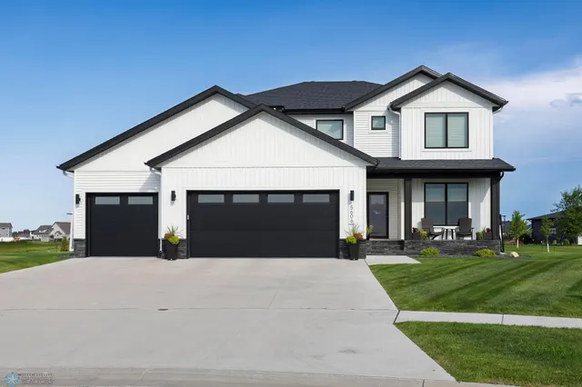 $750,000 | 5606 43rd Street South, Fargo, ND 58104