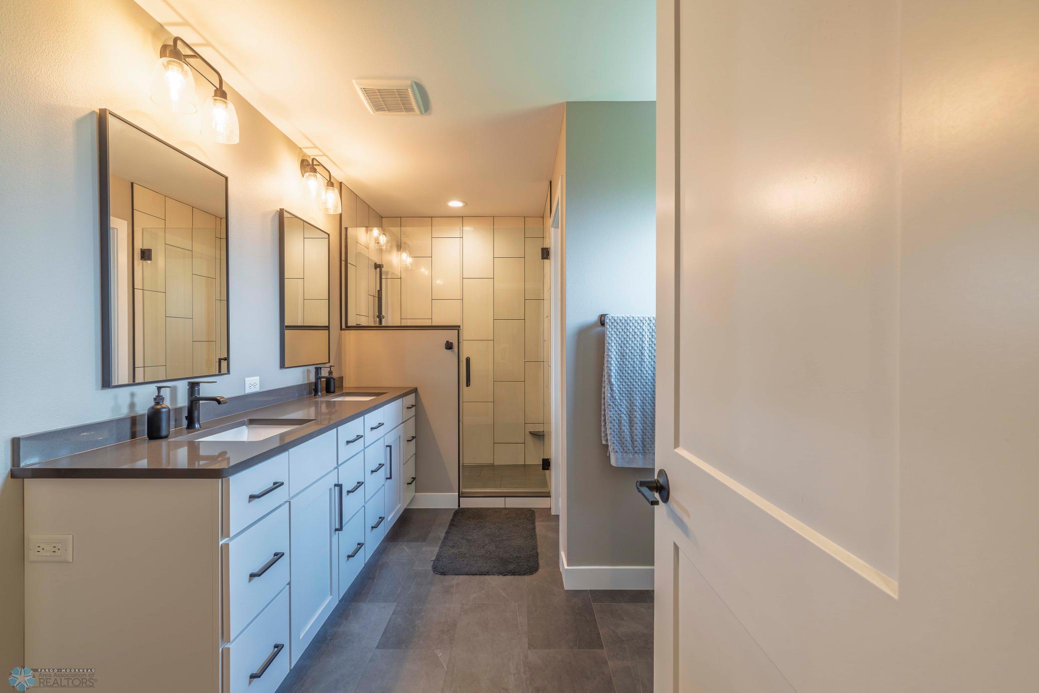 5606 43rd Street South Fargo, ND 58104 - Photo 19 of 39