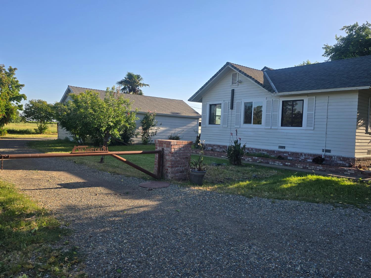 5206 East Jahant Road Acampo, CA 95220 - Photo 13 of 67 Side of house