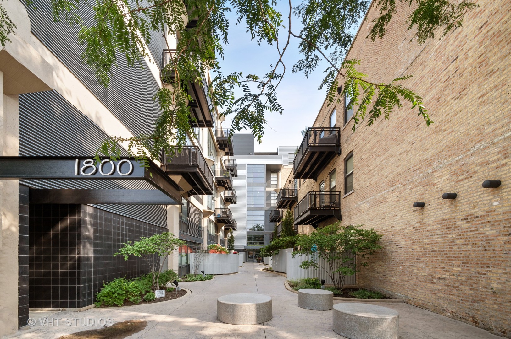 1800 West Grace Street, Unit 421 Chicago, IL 60613 - Photo 1 of 1