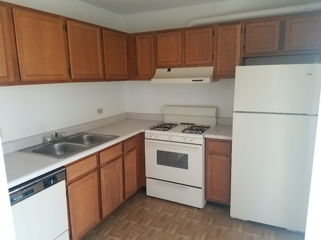 40 North Victoria Lane, Unit C Streamwood, IL 60107 - Photo 3 of 10