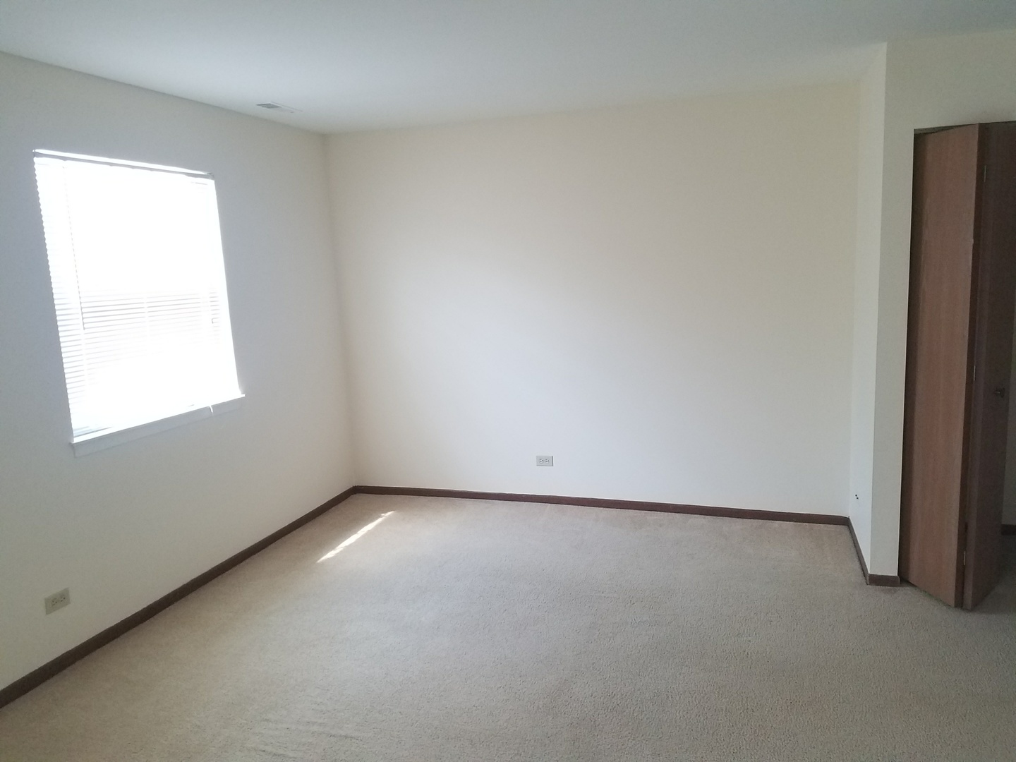 40 North Victoria Lane, Unit C Streamwood, IL 60107 - Photo 5 of 10