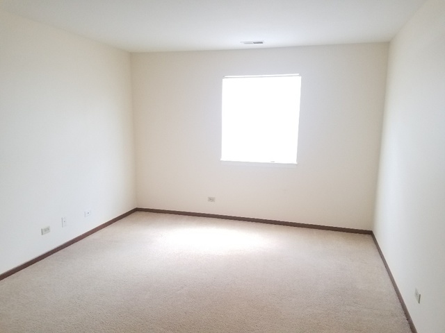 40 North Victoria Lane, Unit C Streamwood, IL 60107 - Photo 6 of 10